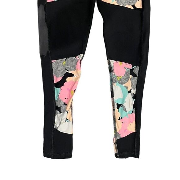 𝅺trina Turk Pop Floral Camo Leggings Sz M - Picture 5 of 12